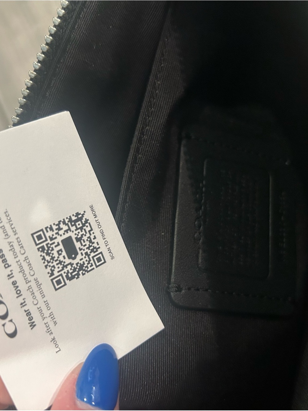 Coach women’s Signature Messenger Bag in Black/Gray - Picture 3 of 7